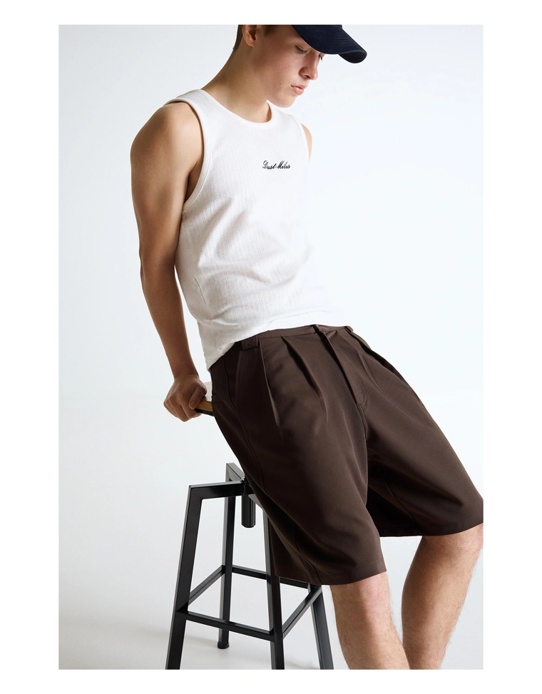 Приталенные шорты-бермуды свободного кроя