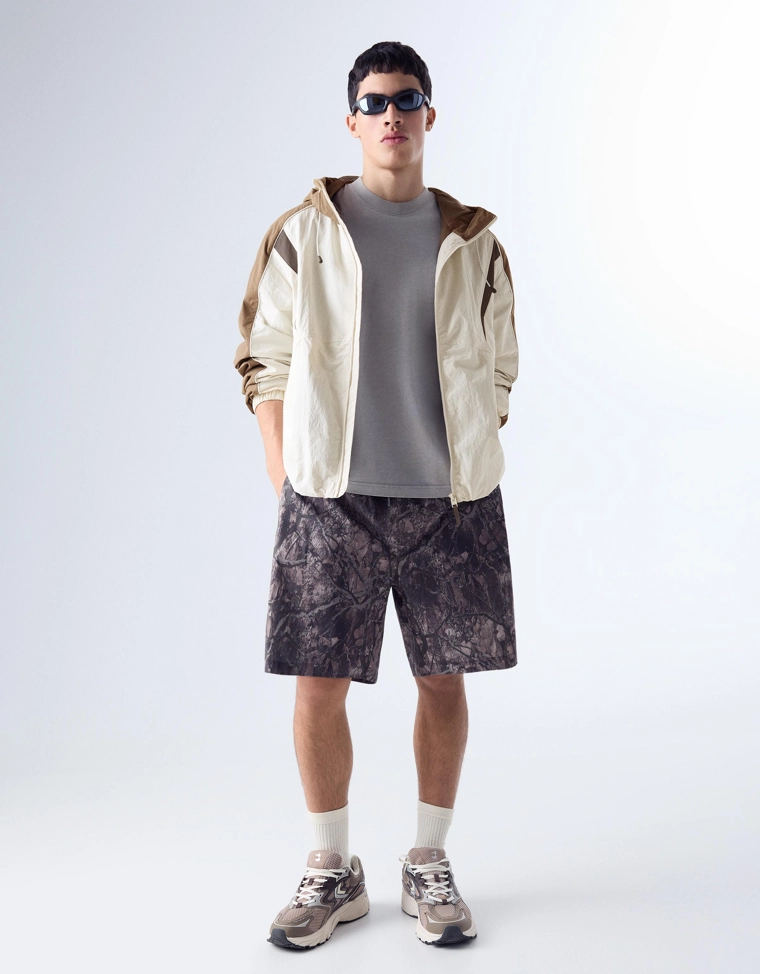 Куртка из высокотехнологичной ткани с капюшоном