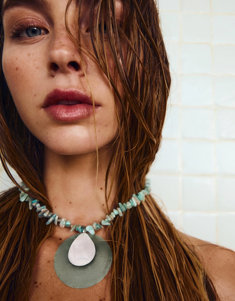 Ожерелье из перламутра и камня