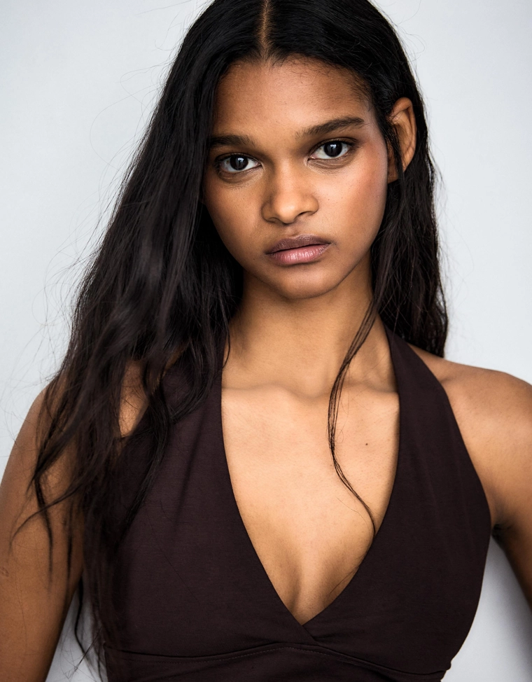 Топ с горловиной халтер