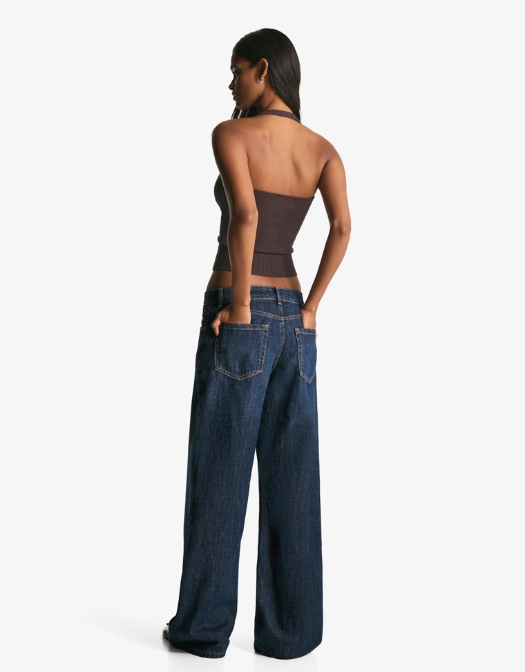 Топ с запахом и горловиной халтер