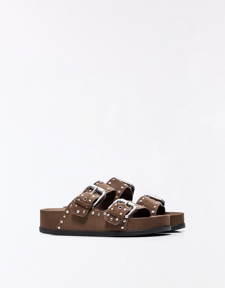 Сандалии с пряжками