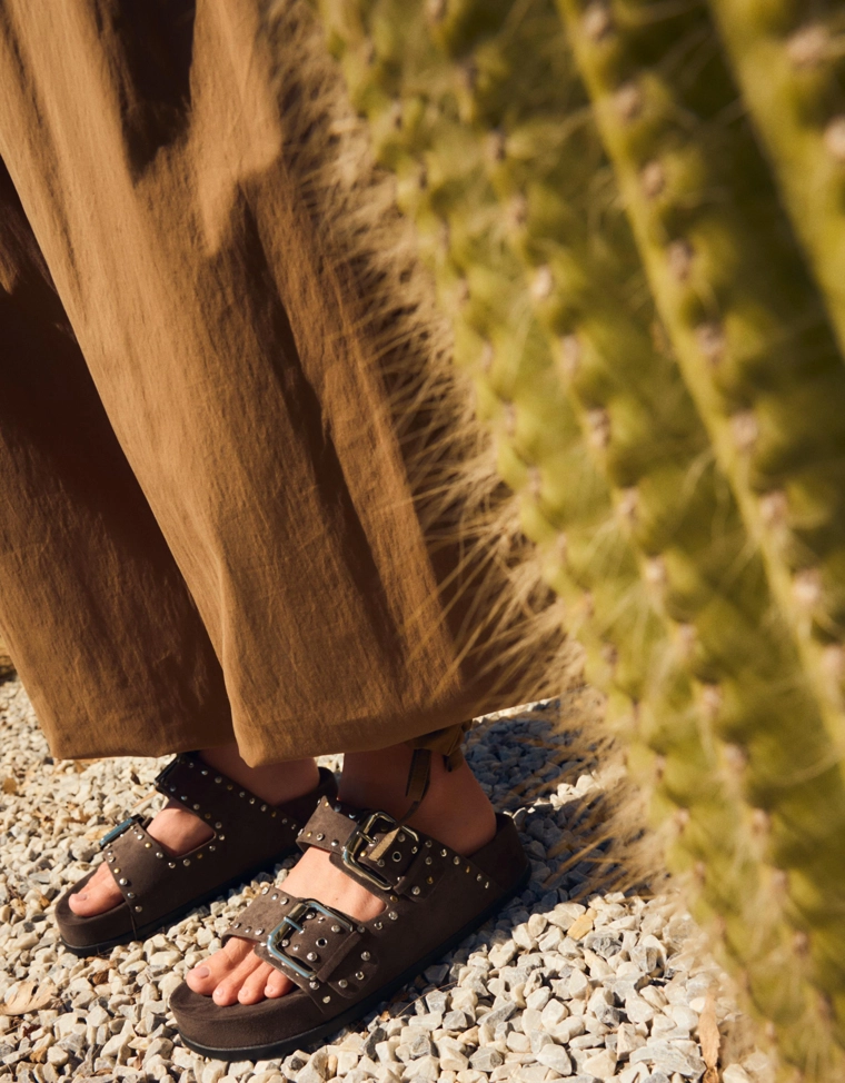 Сандалии с пряжками