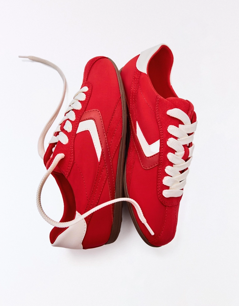 Тонкие туфли на плоской подошве