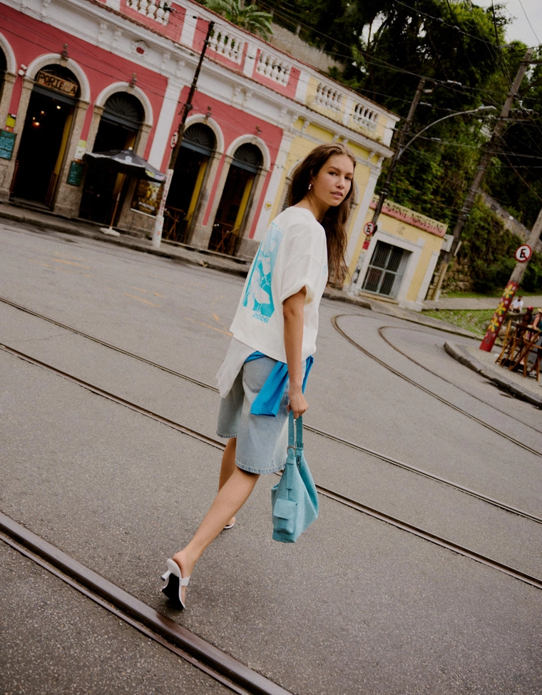 Футболка геометрического кроя с короткими рукавами и принтом