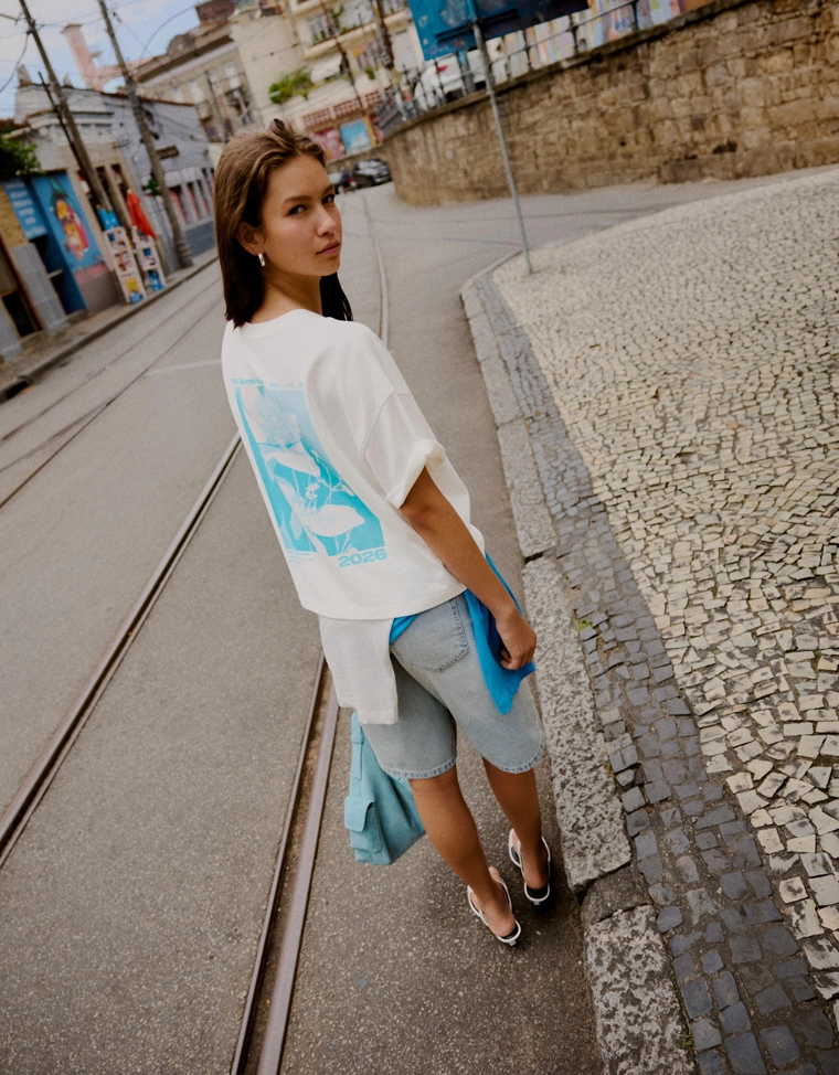 Футболка геометрического кроя с короткими рукавами и принтом