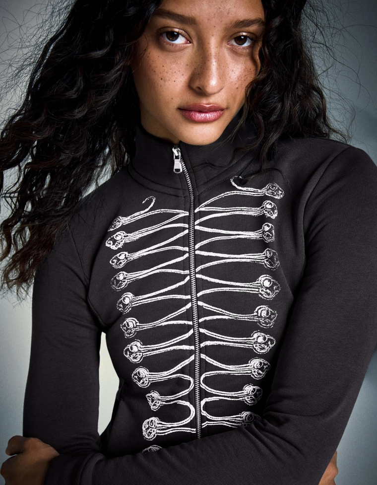 Приталенная куртка с графическим принтом