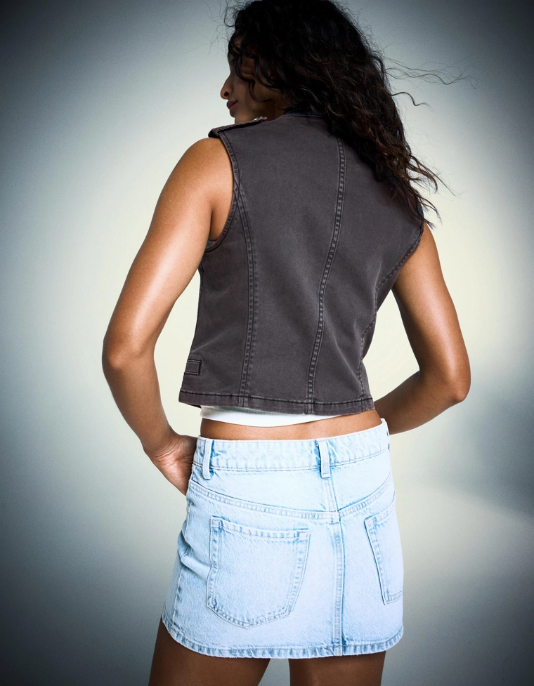 Жилет на пуговицах спереди