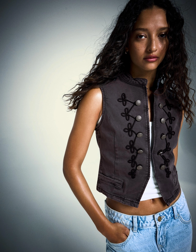 Жилет на пуговицах спереди