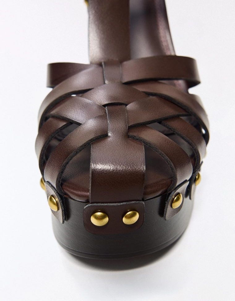 Босоножки на каблуке с ремешками