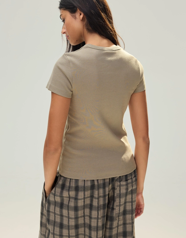 Базовая футболка в рубчик с короткими рукавами