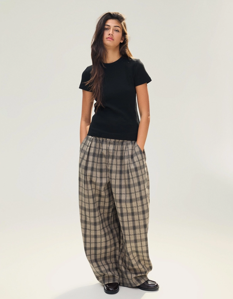 Базовая футболка в рубчик с короткими рукавами