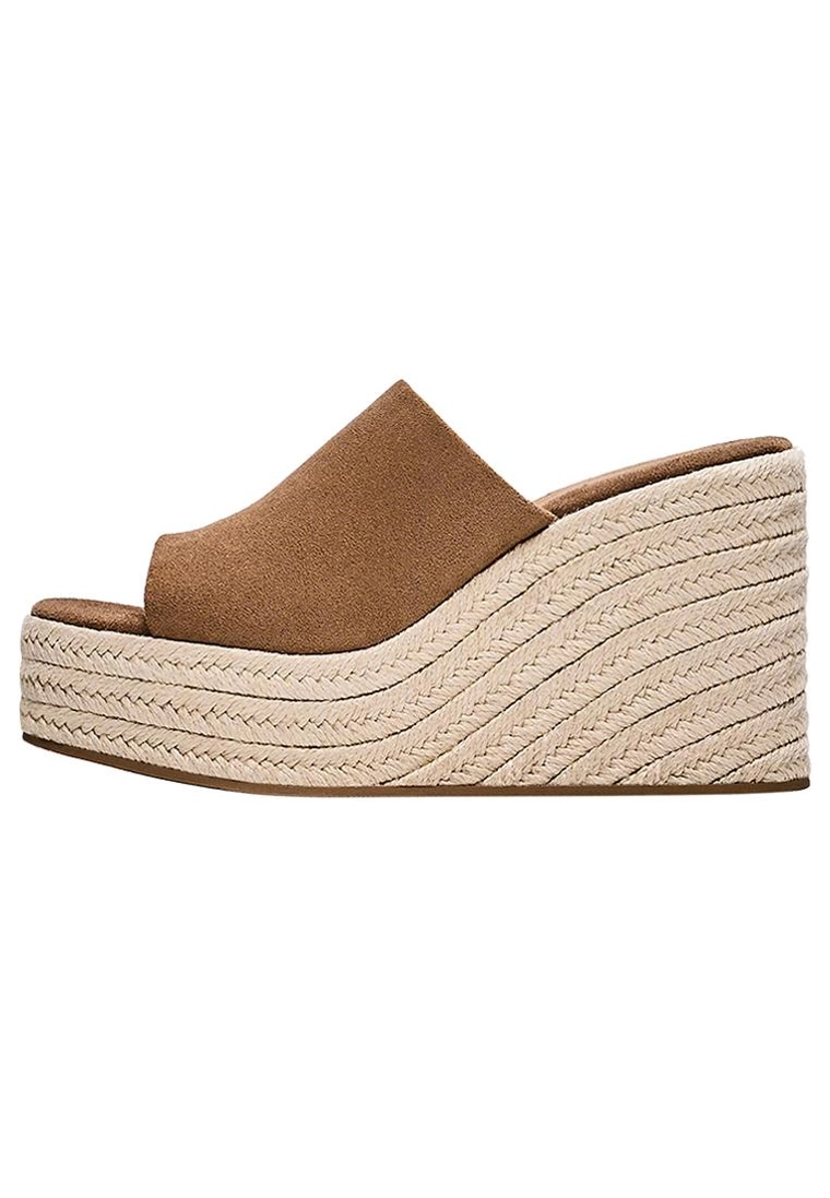 Эспадрильи на танкетке