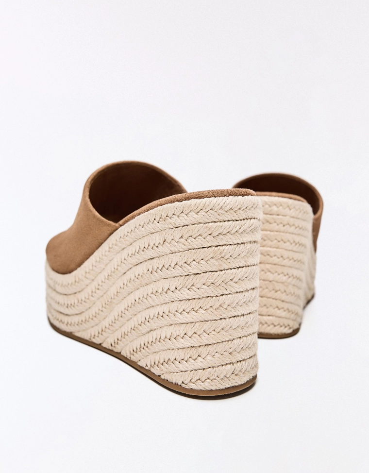 Эспадрильи на танкетке