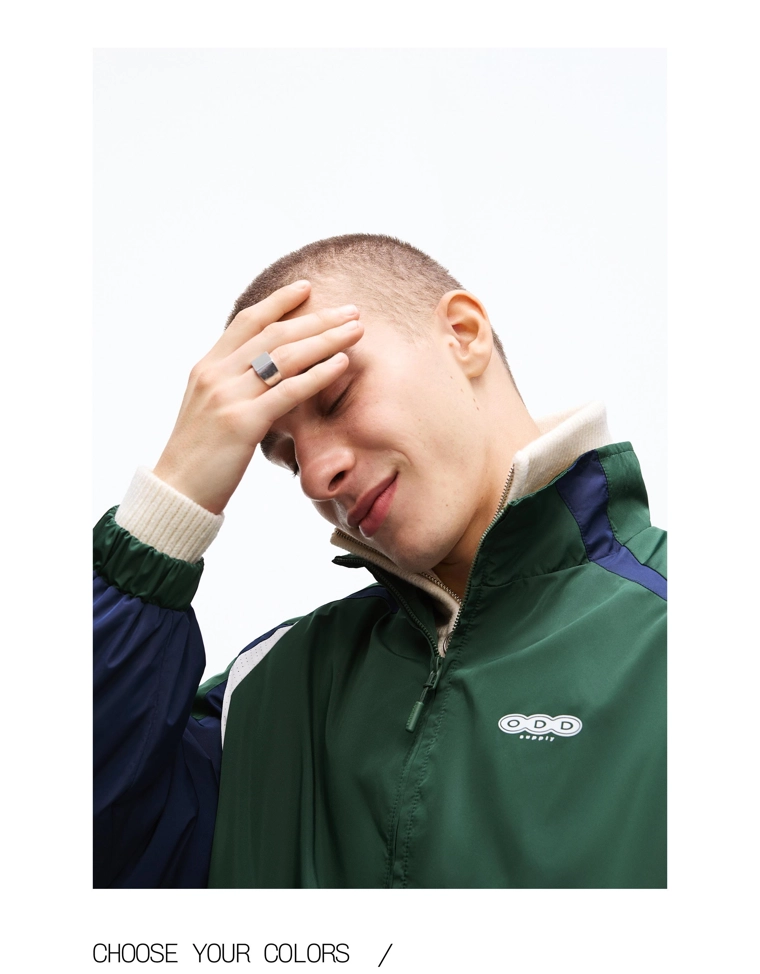 Куртка в спортивном стиле из высокотехнологичной ткани