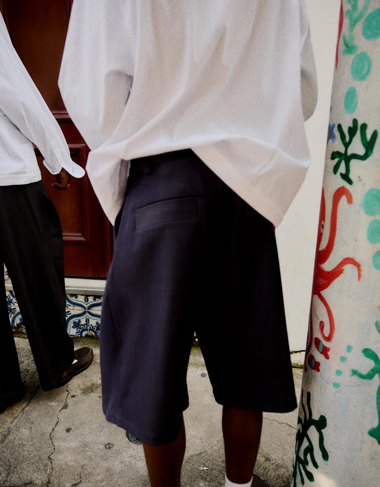 Шорты-бермуды с заниженным шаговым швом