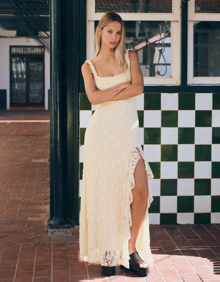 Кружевное платье миди