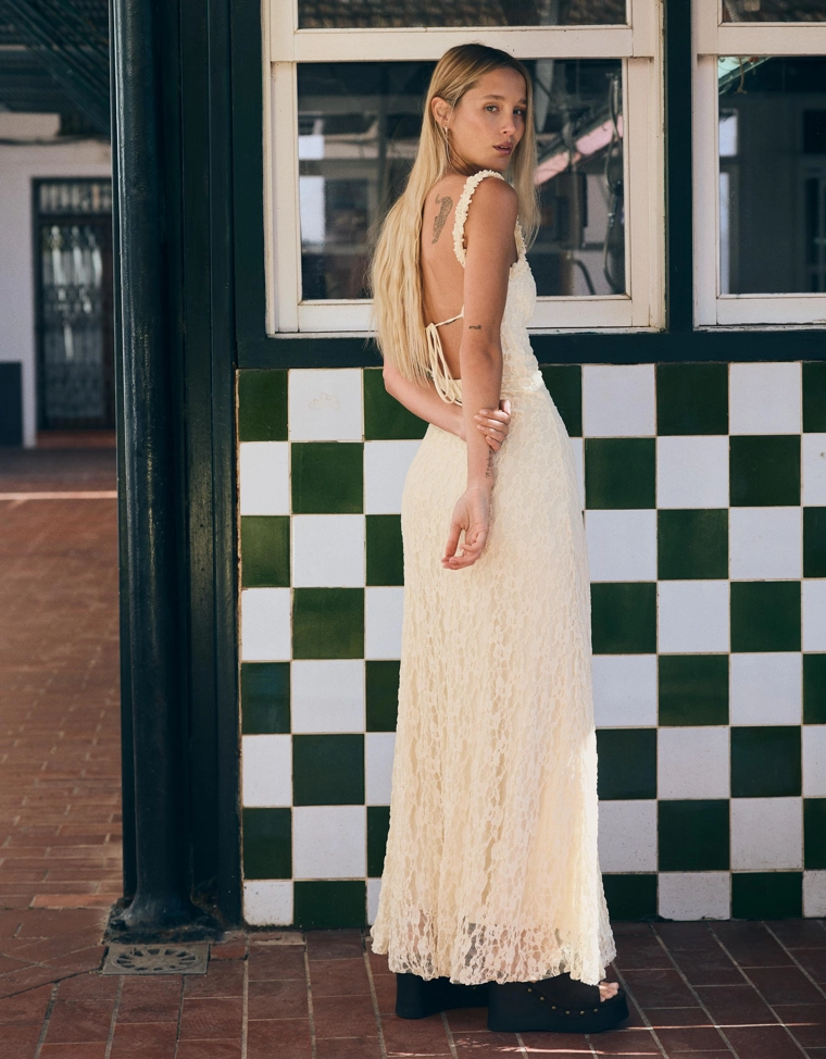 Кружевное платье миди