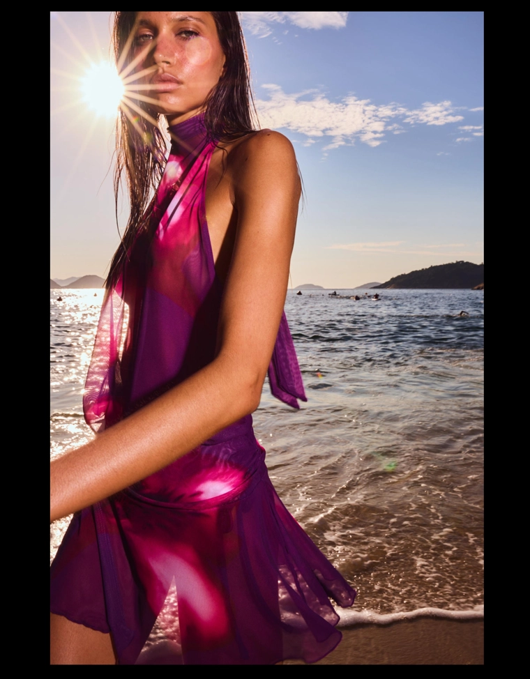 Платье из сетчатой ткани с открытой спиной