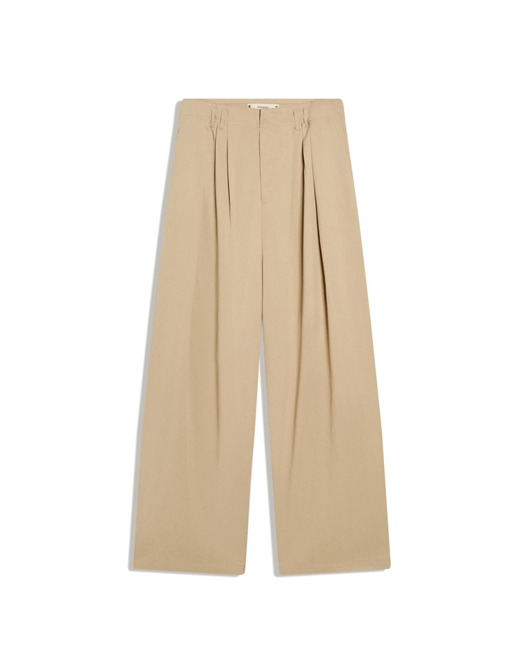 Объемные брюки свободного кроя с защипами