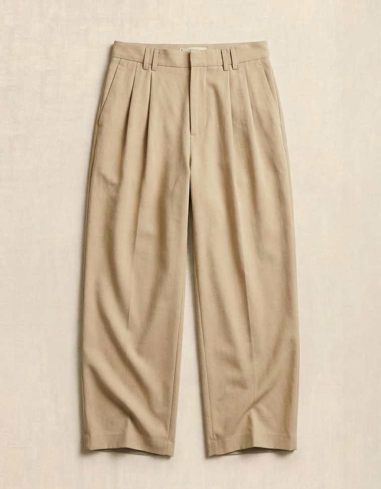 Объемные брюки свободного кроя с защипами