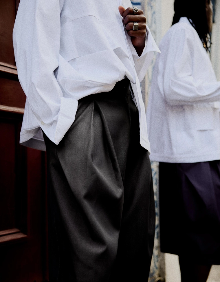 Объемные брюки свободного кроя