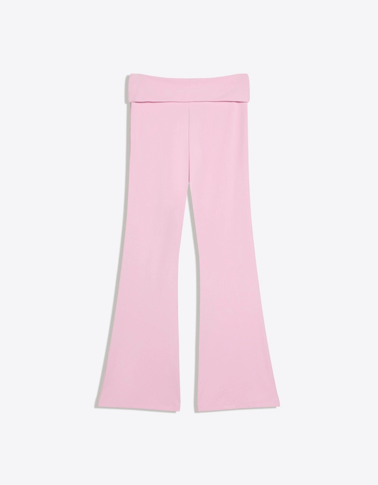 Высокотехнологичные расклешенные брюки с отворотами