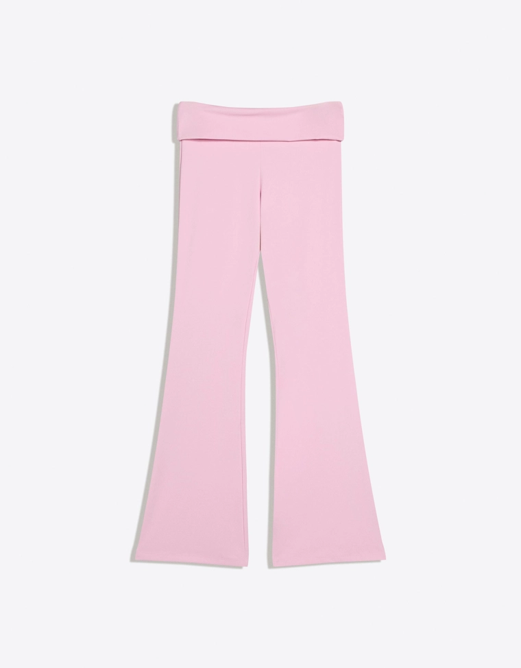 Высокотехнологичные расклешенные брюки с отворотами