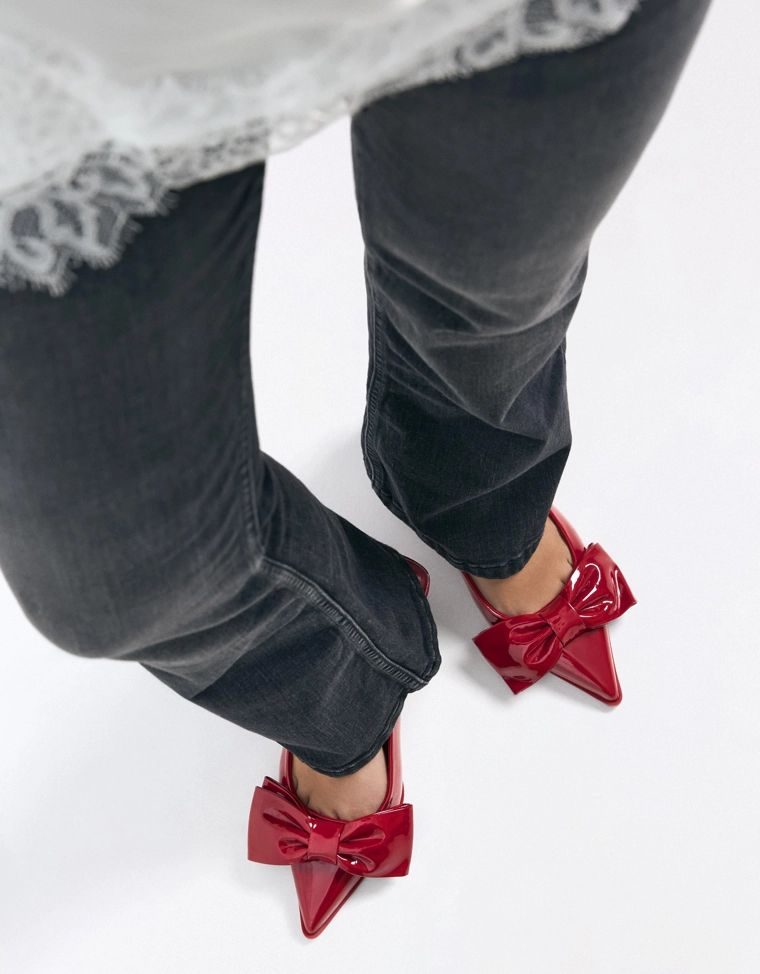 Туфли на среднем тонком каблуке с бантом