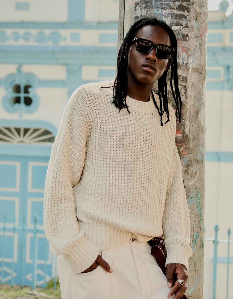 Укороченный свитер с круглым вырезом