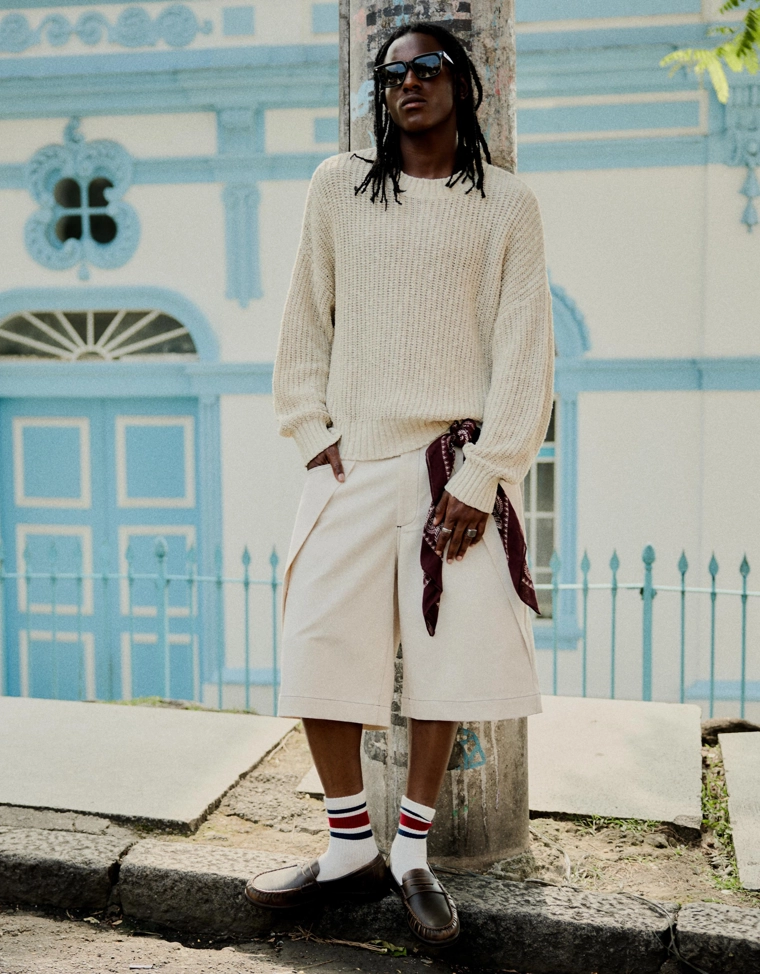 Укороченный свитер с круглым вырезом