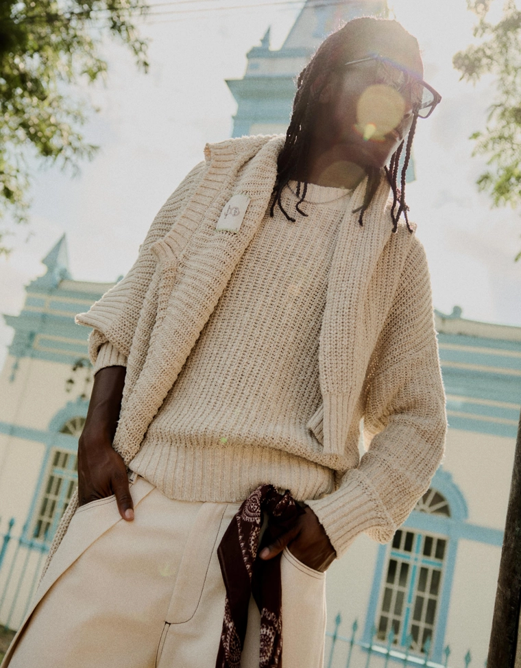 Укороченный свитер с круглым вырезом