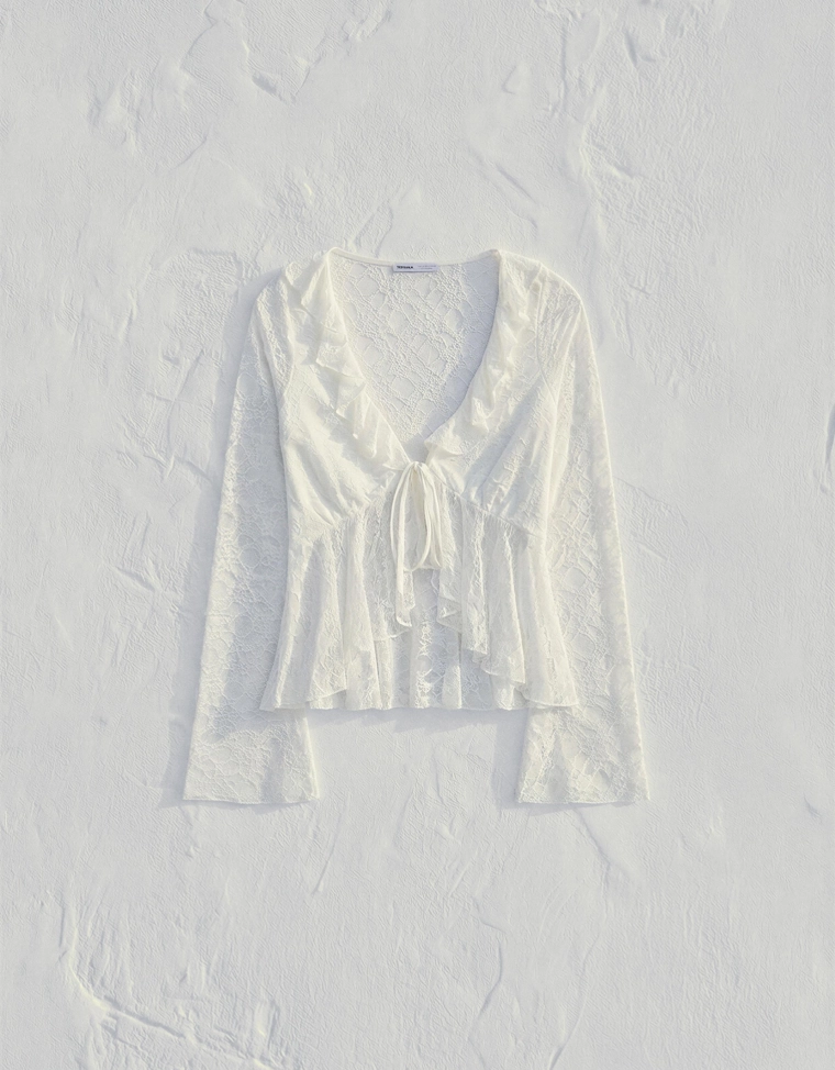 Футболка с кружевными оборками