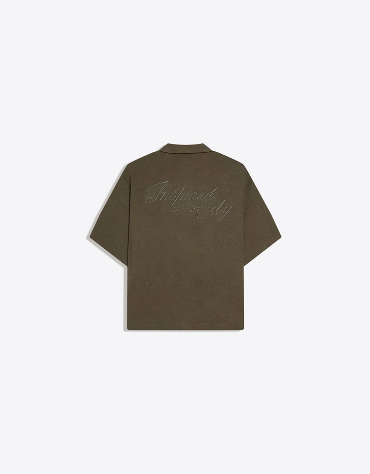 Рубашка из рифленой ткани с короткими рукавами