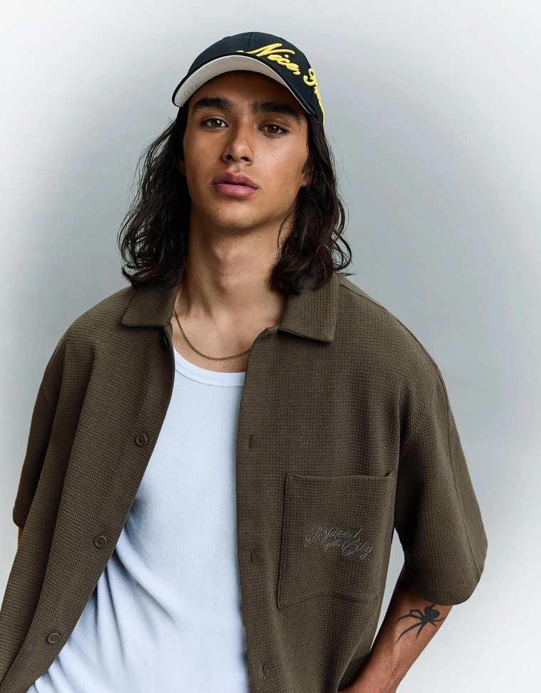 Рубашка из рифленой ткани с короткими рукавами