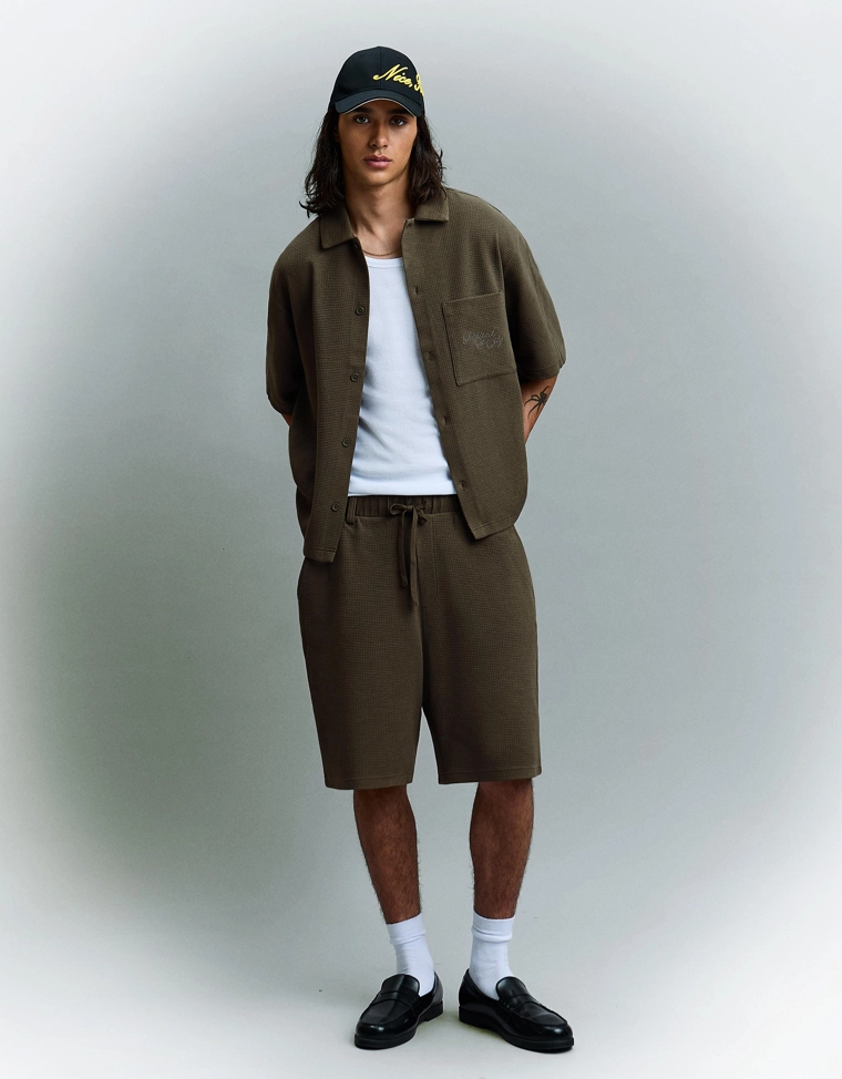 Рубашка из рифленой ткани с короткими рукавами