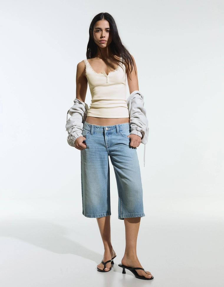 Топ на бретелях с воротником на пуговицах