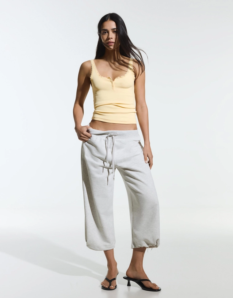 Топ на бретелях с воротником на пуговицах