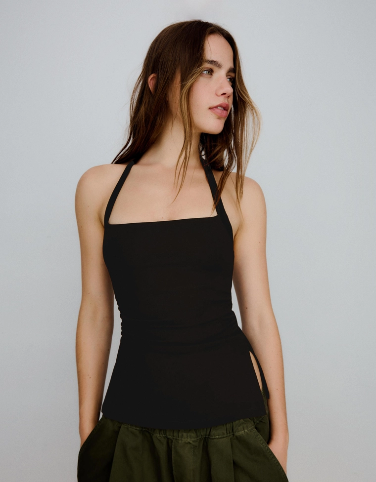 Топ с горловиной халтер