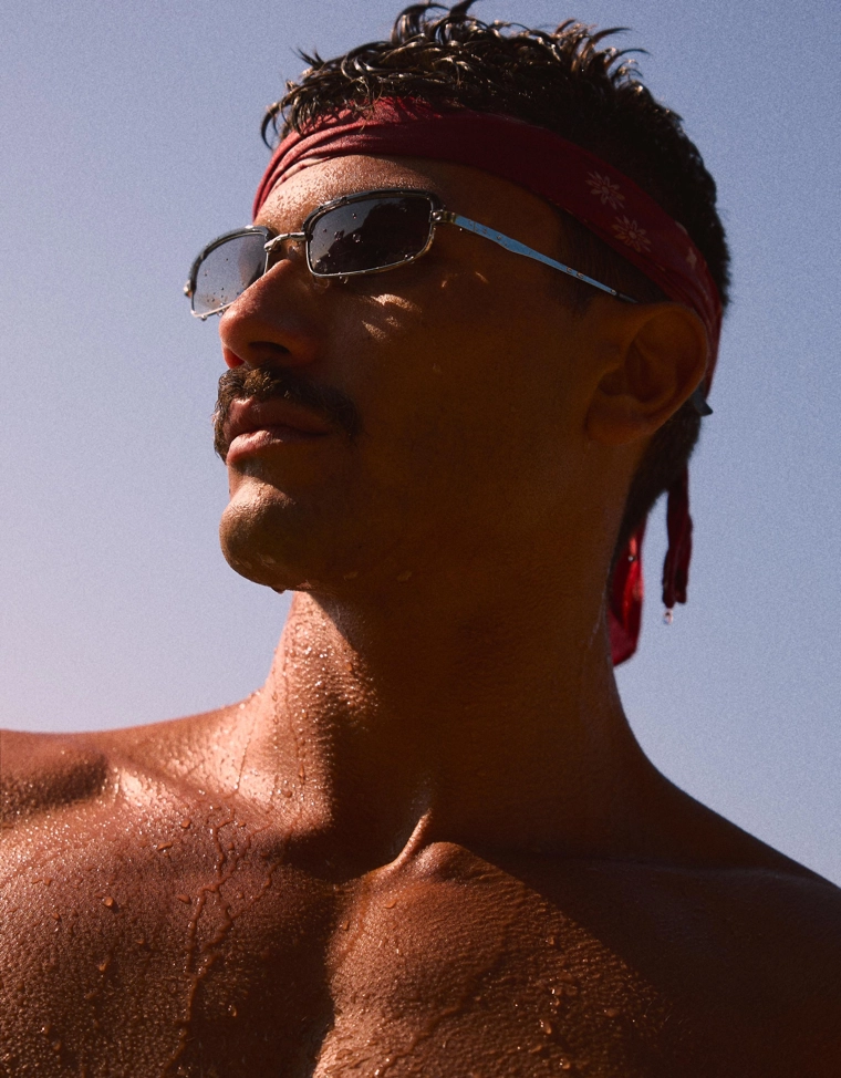 Солнцезащитные очки в металлической оправе