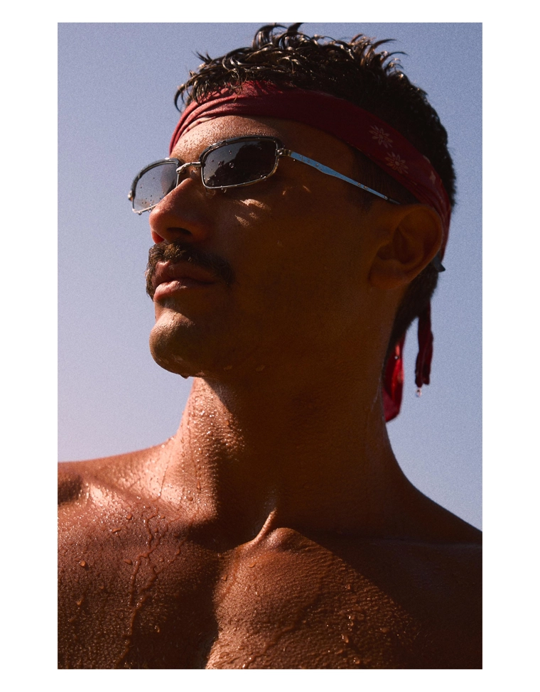 Солнцезащитные очки в металлической оправе