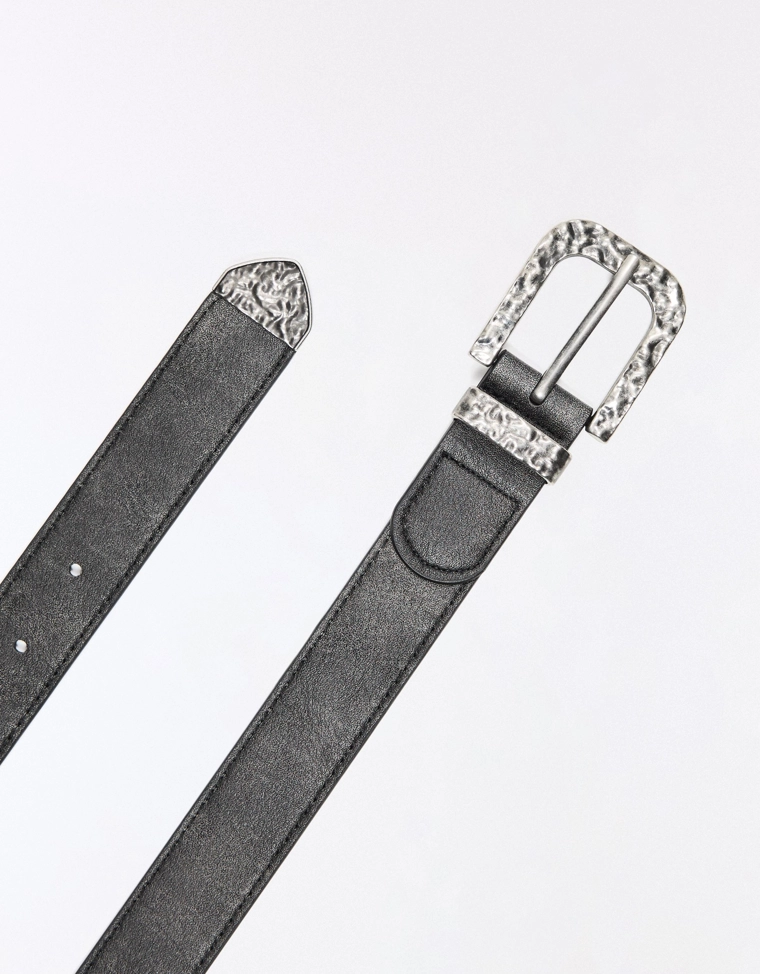 Ремень с кованой пряжкой