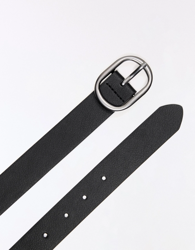 Ремень с овальной пряжкой