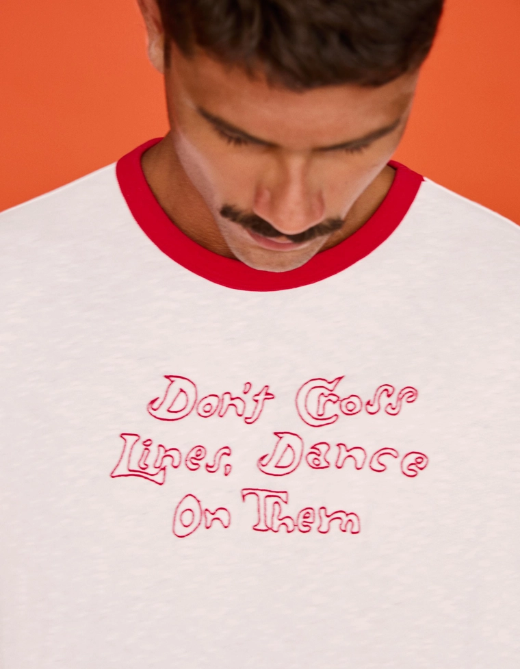 Футболка с контрастными короткими рукавами