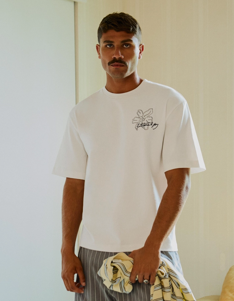 Футболка с вышивкой