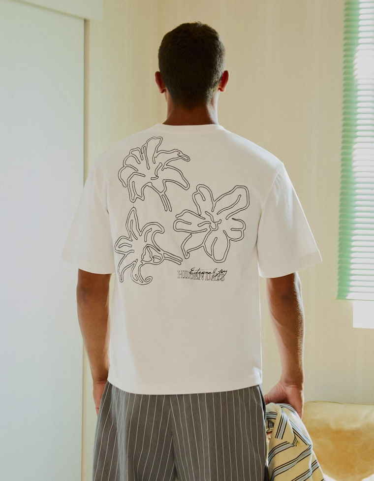 Футболка с вышивкой