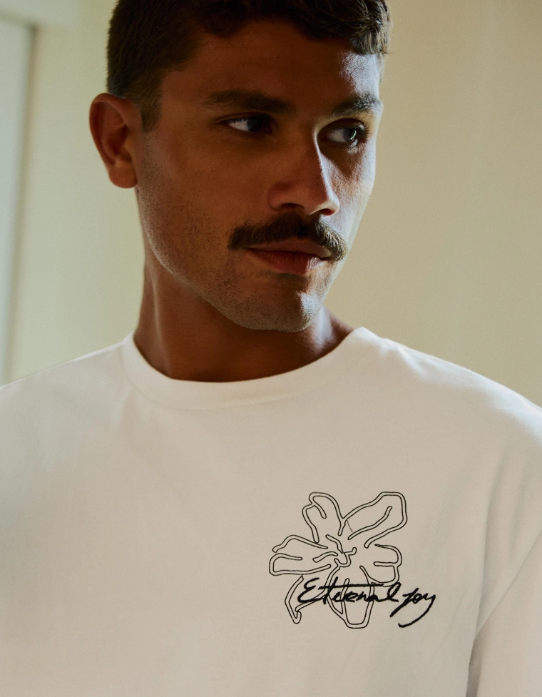 Футболка с вышивкой