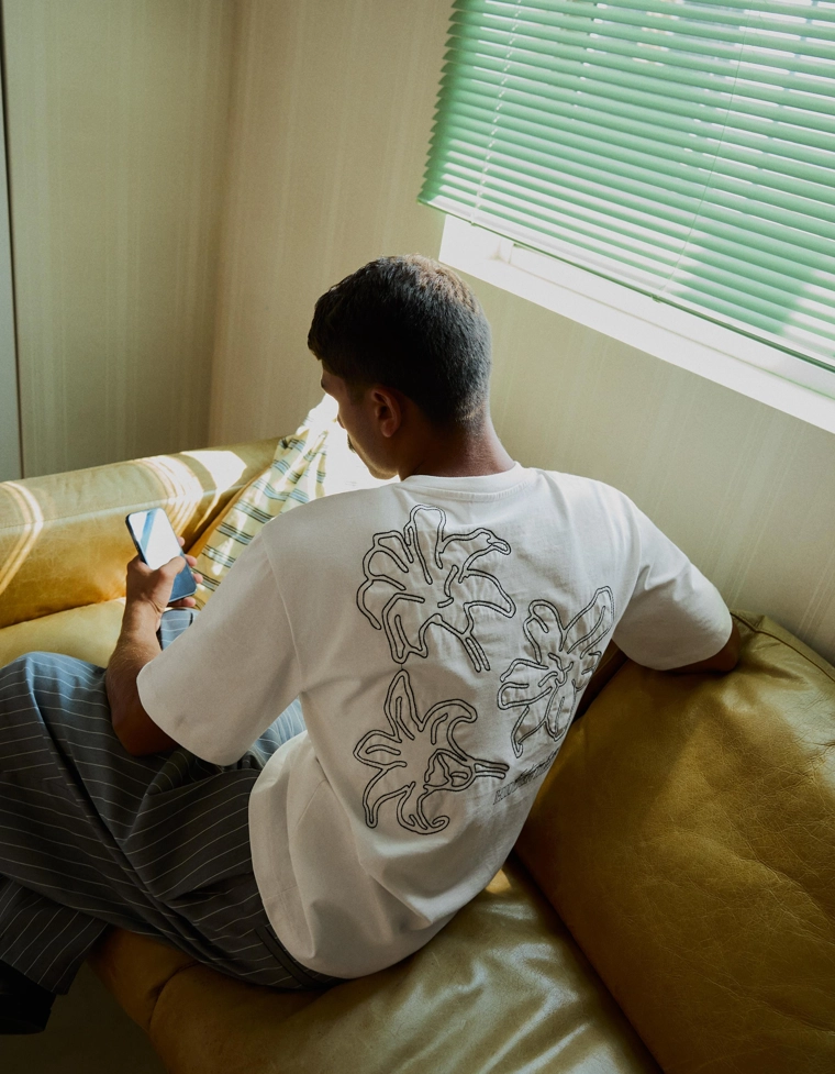 Футболка с вышивкой