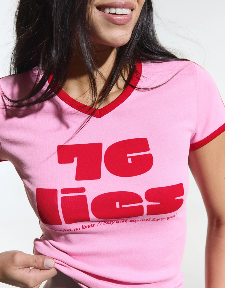 Футболка с контрастным принтом