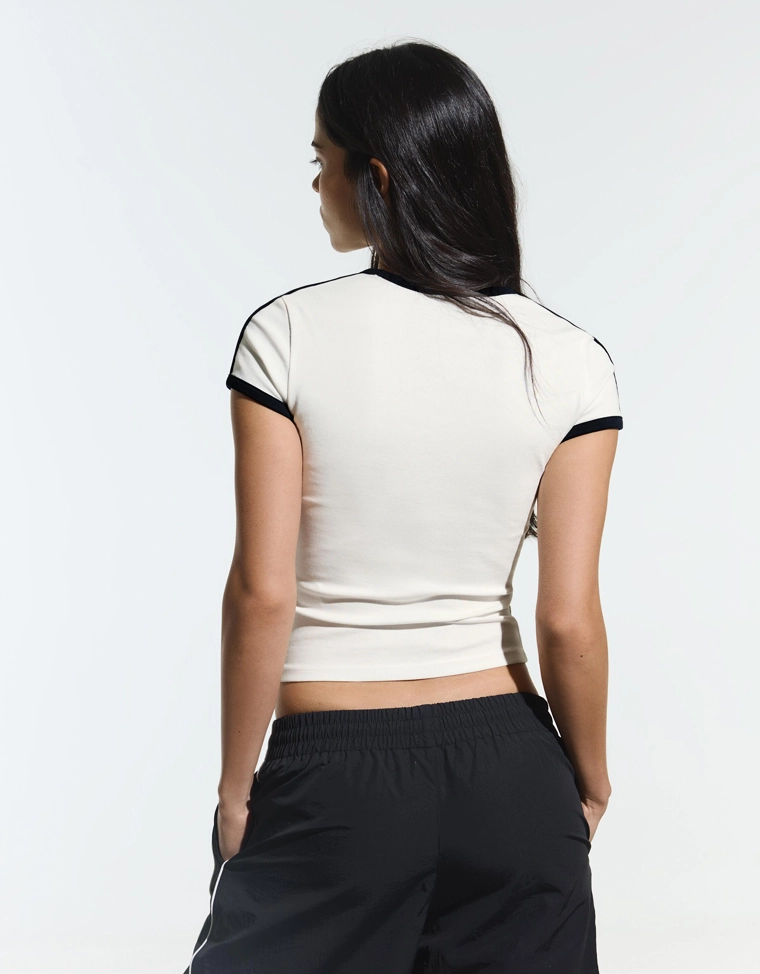 Футболка с контрастным принтом